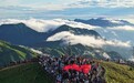 萍乡武功山景区：云海红旗相映红
