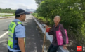 老人迷路误入高速 乐东交警安全送回