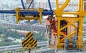 40℃高温！合肥一塔吊操作员因身体不适被困 消防百米高空救援