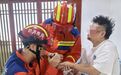男子戒指“卡手” 消防“钳”来救援