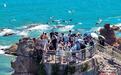 山东海岛游夏日“出圈”！荣成海驴岛、鸡鸣岛引客来，游客尽享清凉