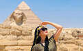 章子怡埃及打卡，金字塔前化身现代“艳后”