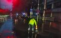 暖“心”闻：暴雨夜长安交警筑起“安全堤坝”