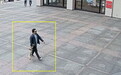 美国纽约枪击案致6死，枪手戴着墨镜手提步枪走向作案地点画面被曝光