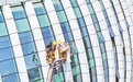 泰和县文化艺术中心项目场馆幕墙安装施工作业进行中（图）