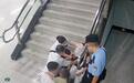 乘客武汉地铁内突发呼吸困难 工作人员巧用塑料袋解围