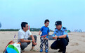 秦皇岛海防：进沙滩浴场为群众讲解防海蜇安全知识