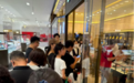 老铺黄金又涨价，“一觉醒来涨5000元”，有人在门店排队3小时