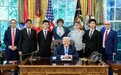 胡锡进：白宫贴出一张特朗普的合影，“MAGA”们不高兴了，他们“不是美国”