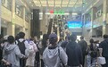直击长春站国庆中秋长假出行：人潮中的有序与温情
