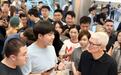 库克现身苹果浦东零售店 听取真实用户分享Apple Watch救命经历