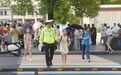 鹰潭首批“彩虹斑马线”亮相校园门前 颜值与安全“双在线”