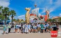 与企鹅“贴贴”、向海豚“索吻” 海南旅游国际推荐官在陵水开启海洋欢乐之旅
