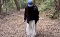 江西一女子山中玩“野生蹦床” 事后得知是蛇窝？专业人士回应