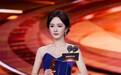 出道35年，杨幂获年度女演员，房主任搂其为女儿录视频：本人太美了，我差点晕过去