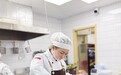 一对夫妻金城扎根记：八年为环卫工免费供午餐