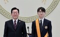 韩国总统向传奇电竞选手Faker颁发青龙勋章