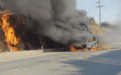 萍乡一货车行驶途中突然起火 现场浓烟滚滚