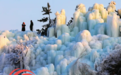 青岛“九里夼”冰瀑走红 日均游客量超万人