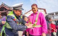 为老人穿上“安全灯”！南丰交警入村普及交规，提升防护意识