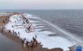 河北秦皇岛：海冰引客来