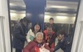 冬日里的一份暖意 | 高新区的十七名爷爷奶奶：“想坐地铁”的心愿，实现了！