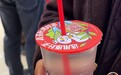 想给老人买杯水辗转多家奶茶店被拒