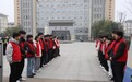 安徽中药科技学校红马甲护航返校路志愿服务暖春风