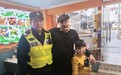 八岁男童在地铁站与玩伴走散 民警辅警多方查询助其回家