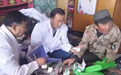 全科医生护理骨干马背巡诊　甘肃阿克塞牧民有“医”靠