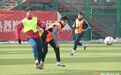 乌鲁木齐“草根”球员集结 绿茵逐梦备战“疆超”