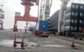 单台重量43吨共计46个，上海南港码头首批储能柜装船出海