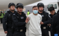 一名涉嫌贷款诈骗犯罪嫌疑人被押解回国