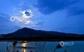 江西分宜：皓月映湖面 夜色漾清辉（图）