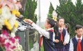 比生命更重要”的信仰代代传  全市各行业党员、团员和少先队员代表祭奠张人亚
