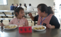 家长陪餐、透明食堂 奉新县2万余名师生吃上“放心餐”