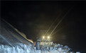 甘青交界风雪封路　4000“牛魔王”“羊贵妃”深夜遇困