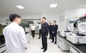 刘宁在郑州走访慰问青年团队代表