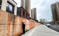 修路后商铺高出路面3米 南昌新力龙湾小区部分商铺遭遇“高台困境”