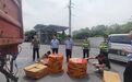 为挣钱竟用面粉车运烟花，萍乡查获2230件旧国标爆竹，司机被拘