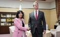 美财长三度访日：曾当场训斥日本财相！这一次高市早苗能扛住吗？
