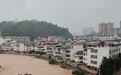 上犹县遭遇暴雨 道路积水严重 当地出动皮划艇救援（图）