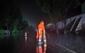 雨中夜间不间断巡查　甘肃华亭“汛”速出击迎战强降雨