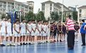 中国女篮传奇来了！郑海霞、孙凤武走进崇仁一中，指导篮球训练
