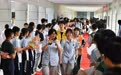 南昌：送考现场 师生情深（图）