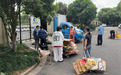 从“楼道堆物”到“上门变现”——鄞州“两网融合”全量回收让拾荒老人不再愁