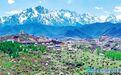 甘肃和政：青山迎远客　凉夏醉游人