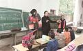 破旧古祠变身音乐课堂 退休教师11年每周往返19公里山路支教