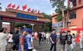 考场之外——家长和老师：平常心对待；考生：考完就去玩呗。