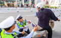反光贴点亮平安路　甘肃崆峒暖心举措护航市民出行
